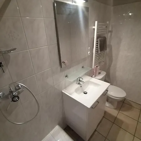 Latre Freres Location *